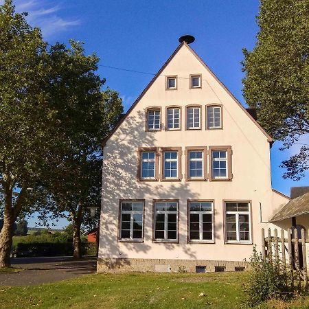 Alte Schule Gaestehaus - Fraeulein Apartment Bitburg Zewnętrze zdjęcie