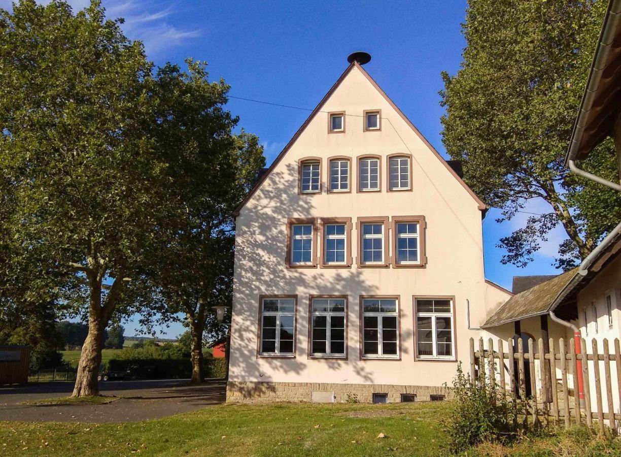 Alte Schule Gaestehaus - Fraeulein Apartment Bitburg Zewnętrze zdjęcie