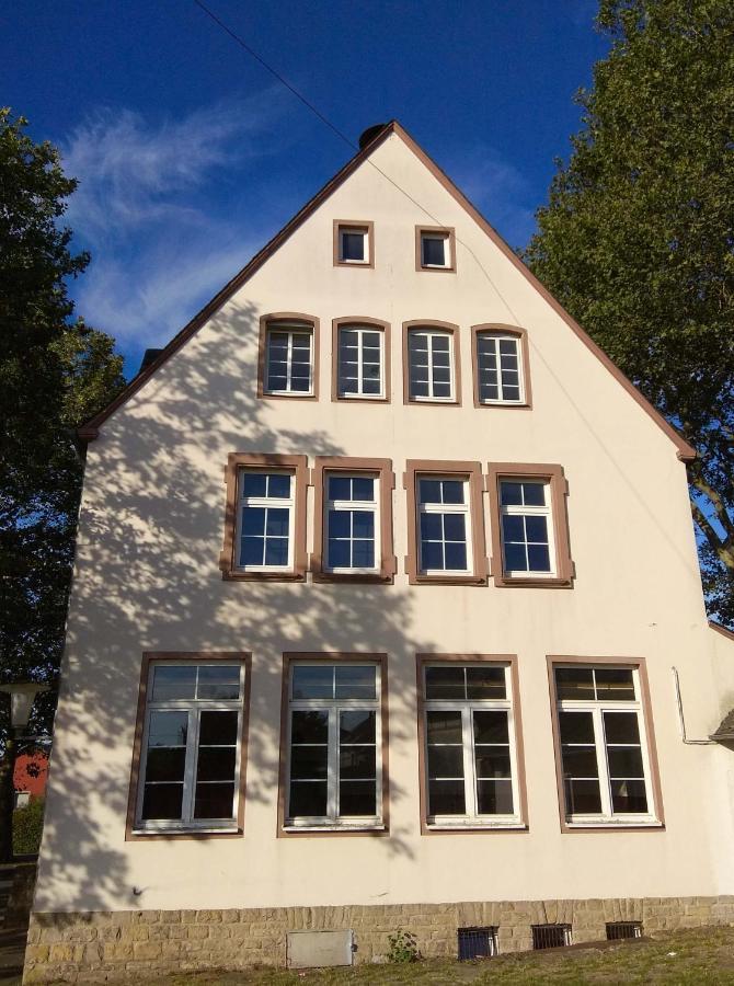 Alte Schule Gaestehaus - Fraeulein Apartment Bitburg Zewnętrze zdjęcie